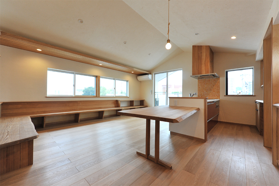 いわき家ナビ　小森工務店　まちなか3階建2世帯住宅